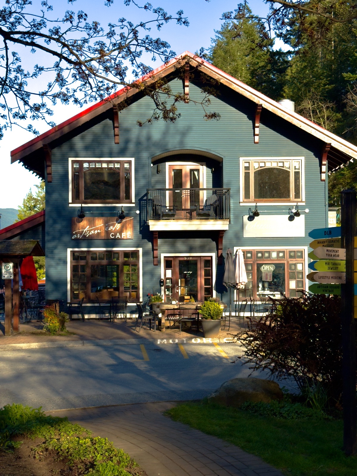 Artisan Eats Café